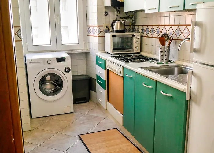 Modern 1 Bedroom Near Metro Appartamento *